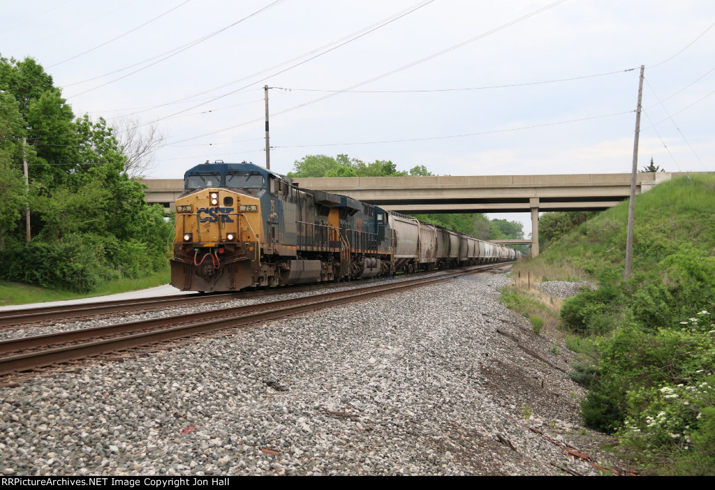 K466 heads west with a mix of grain cars and empty ethanol tanks